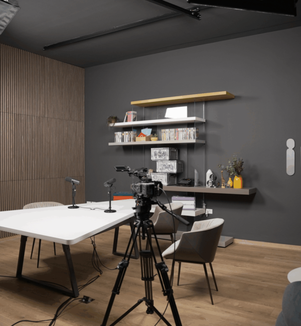 imitv-studio televisivo